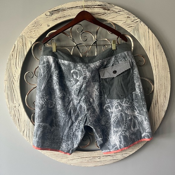 Volcom board shorts - Picture 6 of 6